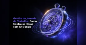 Ilustração 3D de um cronômetro tecnológico e futurista flutuando em um fundo escuro, iluminado por feixes de luz neon em tons de azul e roxo. O interior do relógio exibe engrenagens complexas e luminosas. À esquerda, está escrito o texto em roxo e branco: "Gestão de Jornada de Trabalho: Como Controlar Horas com Eficiência
